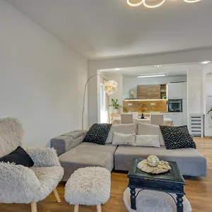 https://apartment-axel.in-istria.net